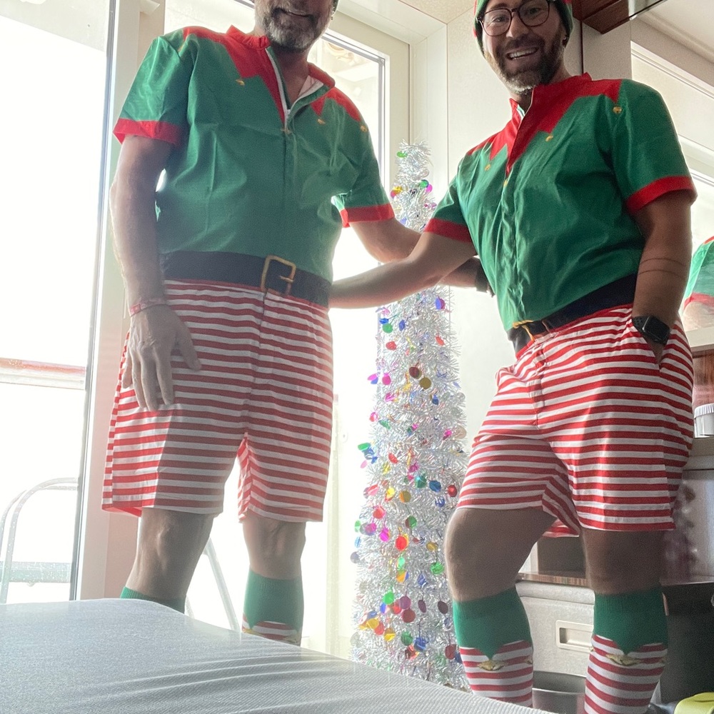 Elf Onesie. EUC. Pristine. Onesie size L, M - Picture 8 of 8